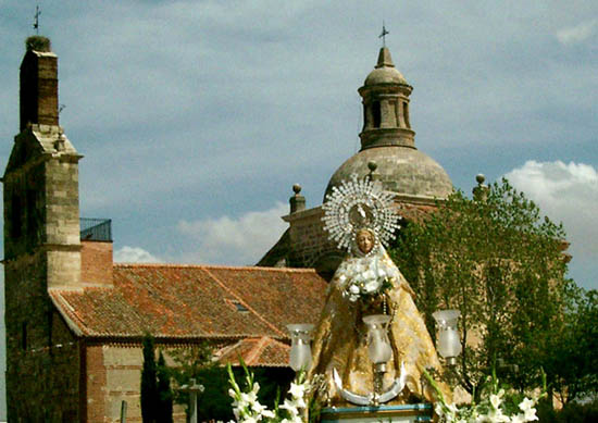 Virgen_Iglesia_fondo